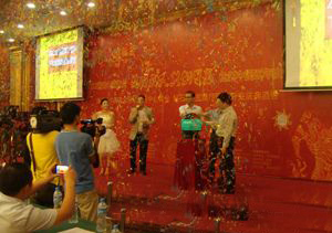 2012香港中国黄金“龙行天下，共创双赢”首届中国区年会 